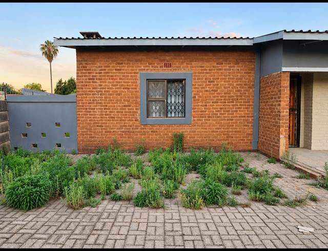 3 BEDROOM FREEHOLD FOR SALE IN VANDERBIJLPARK SW 1